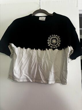Octopied Mind Women's Black & White Tie-Dye Crop Tee